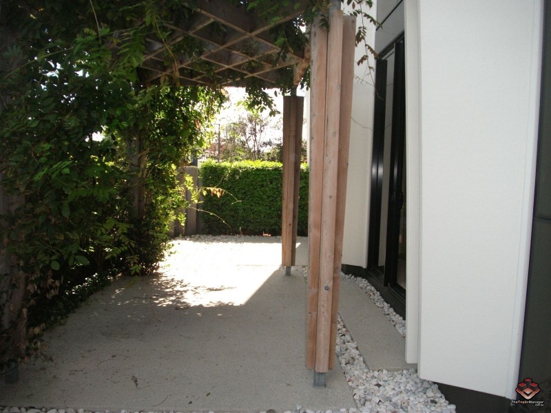 1 Marina Drive, Benowa QLD 4217