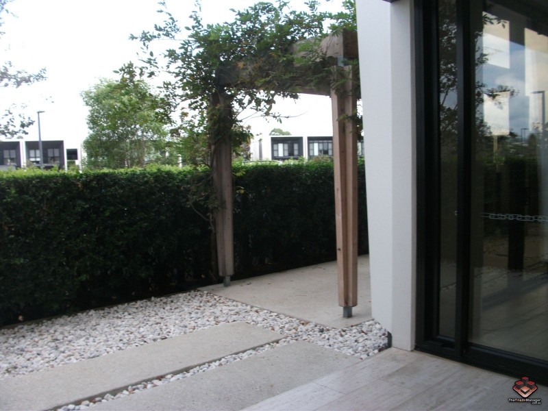 1 Marina Drive, Benowa QLD 4217