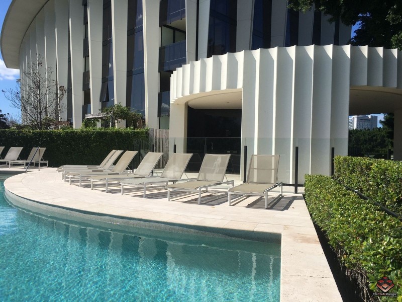 1 Marina Drive, Benowa QLD 4217