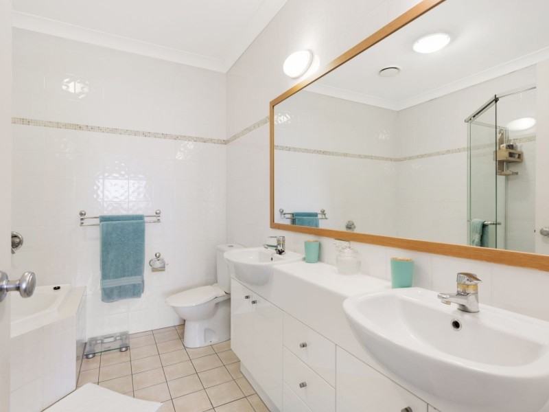 102 Palm Meadows Drive, Carrara QLD 4211