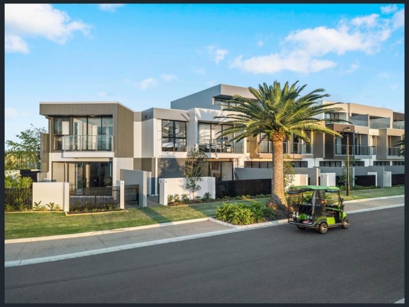 8 Santa Barbara Road, Hope Island QLD 4212