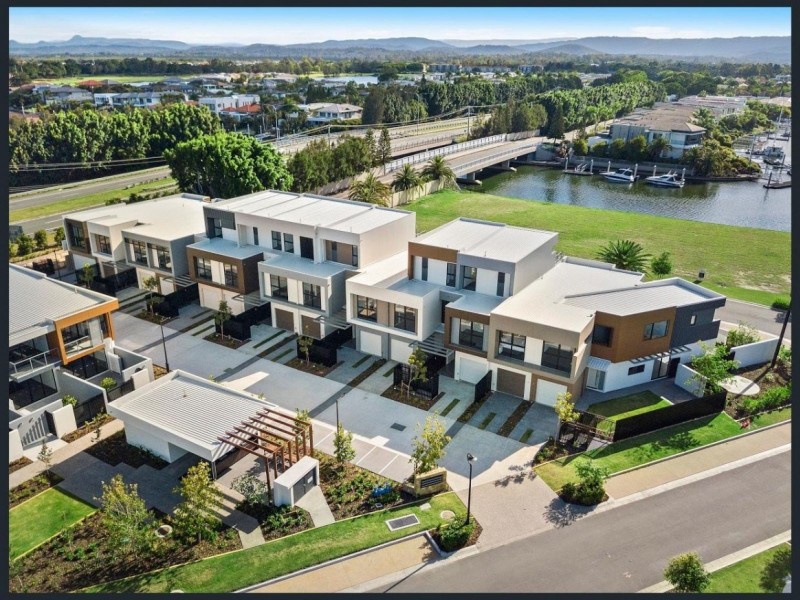 8 Santa Barbara Road, Hope Island QLD 4212