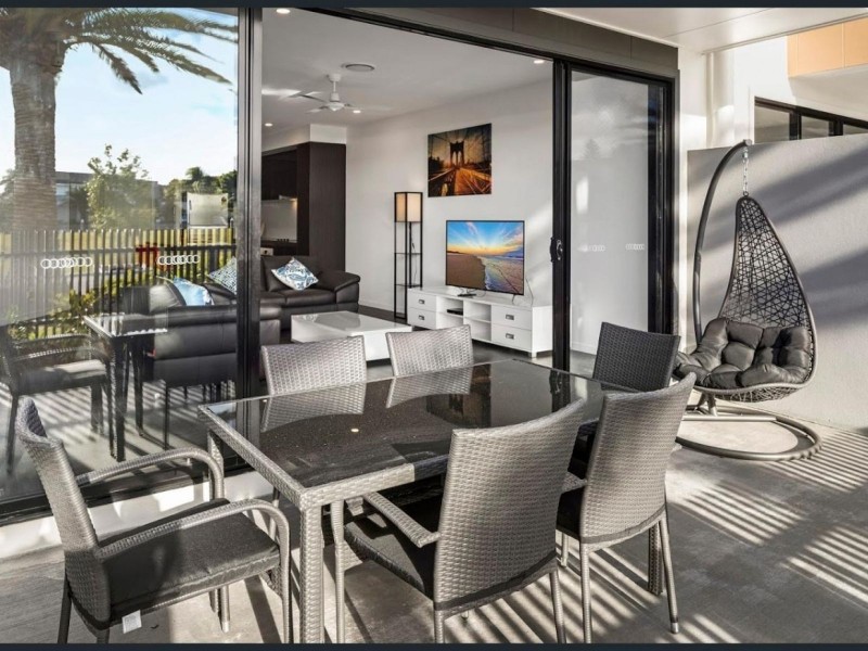 8 Santa Barbara Road, Hope Island QLD 4212