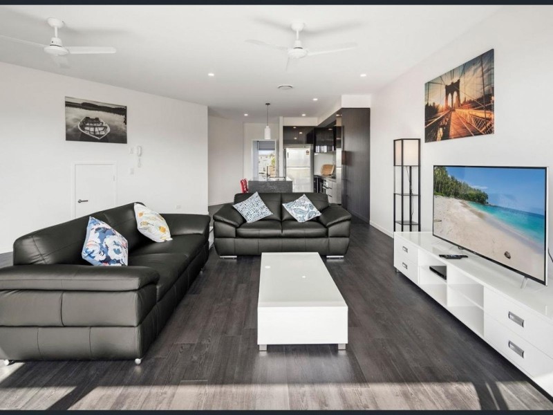 8 Santa Barbara Road, Hope Island QLD 4212