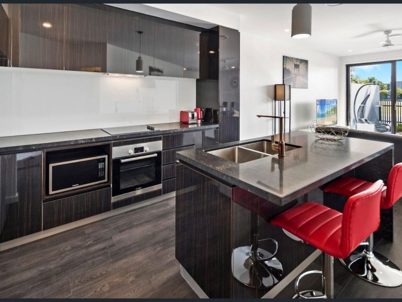 8 Santa Barbara Road, Hope Island QLD 4212