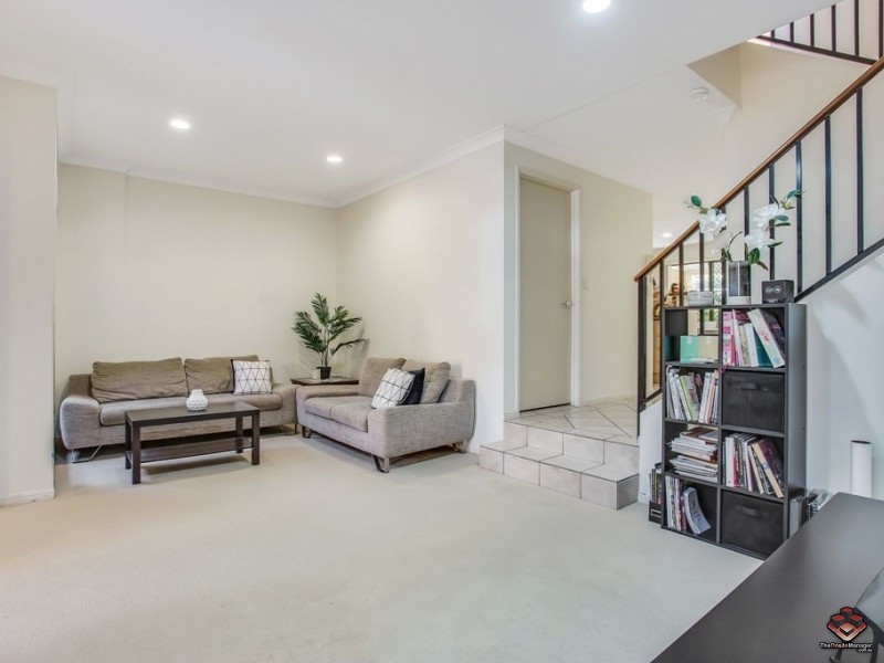 37 Paradise Springs Avenue, Robina QLD 4226