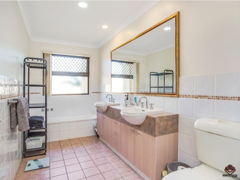 37 Paradise Springs Avenue, Robina QLD 4226