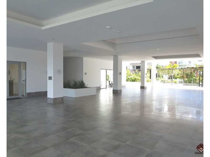 8 Waterford Court, Bundall QLD 4217