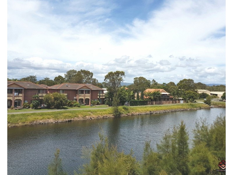 8 Waterford Court, Bundall QLD 4217