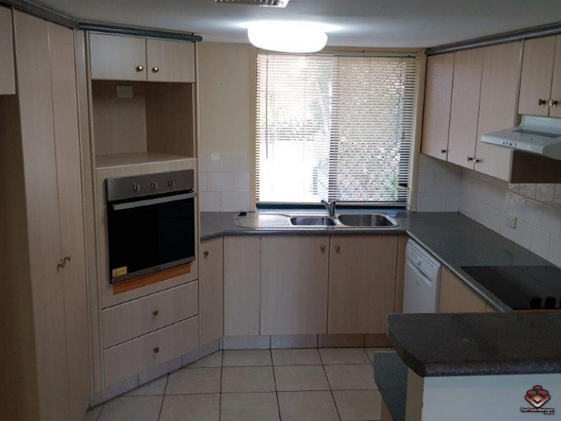 18 Doyalson Place, Helensvale QLD 4212