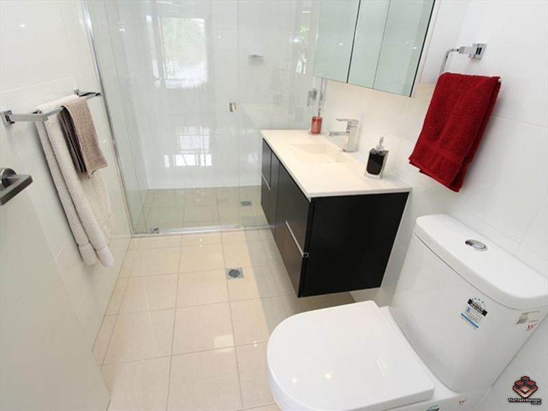 2 Laurence Street, St Lucia QLD 4067