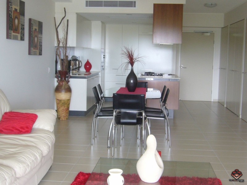 6 Mariners Drive, Townsville City QLD 4810