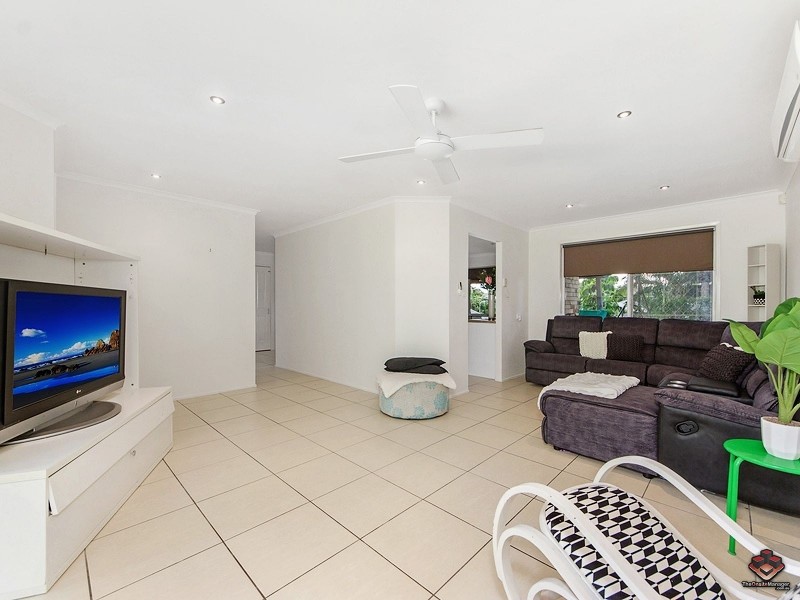 9 Langer Place, Arundel QLD 4214