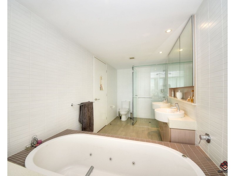 2203/323 Bayview Street, Hollywell QLD 4216