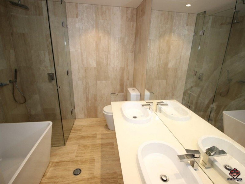 1 Marina Drive, Benowa QLD 4217