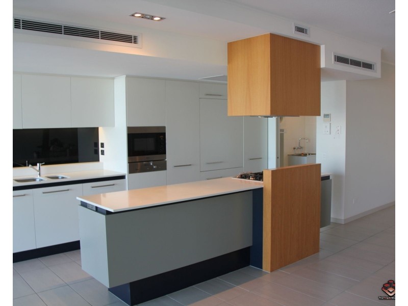 6 Mariners Drive, Townsville City QLD 4810