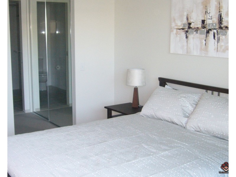 6 Mariners Drive, Townsville City QLD 4810