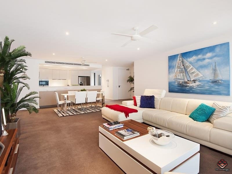 323 Bayview Street, Paradise Point QLD 4216