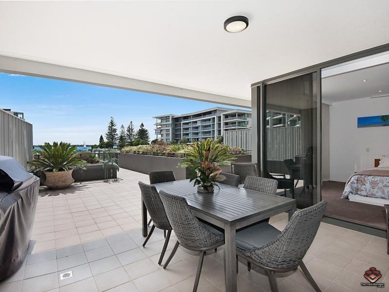 323 Bayview Street, Paradise Point QLD 4216