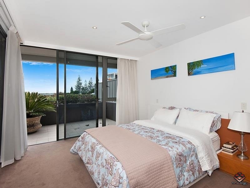 323 Bayview Street, Paradise Point QLD 4216