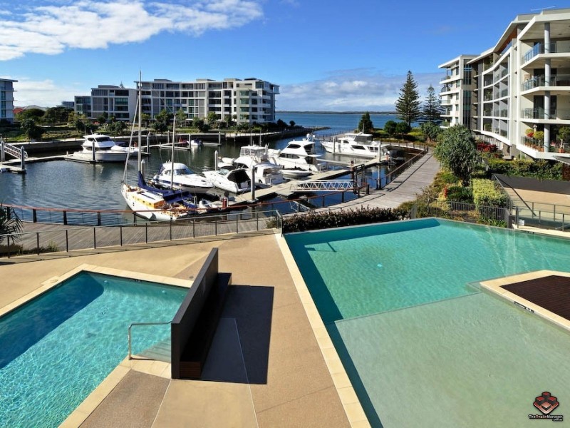 323 Bayview Street, Paradise Point QLD 4216