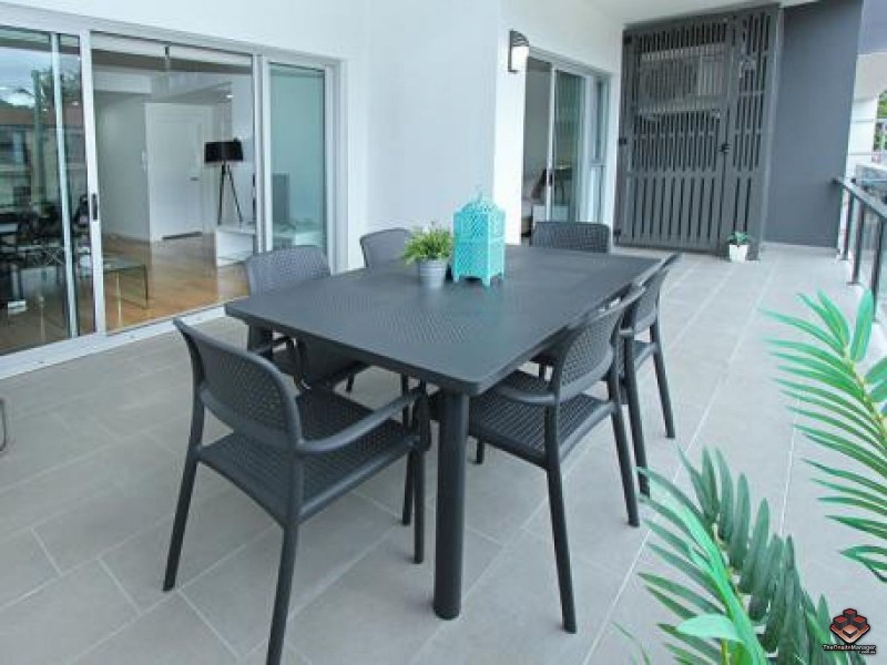 2 Laurence Street, St Lucia QLD 4067