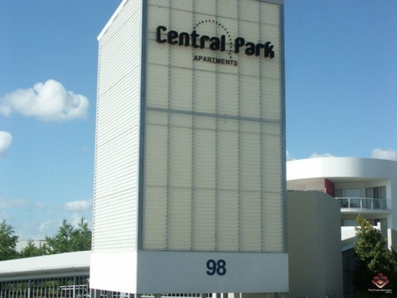 98 University Drive, Varsity Lakes QLD 4227