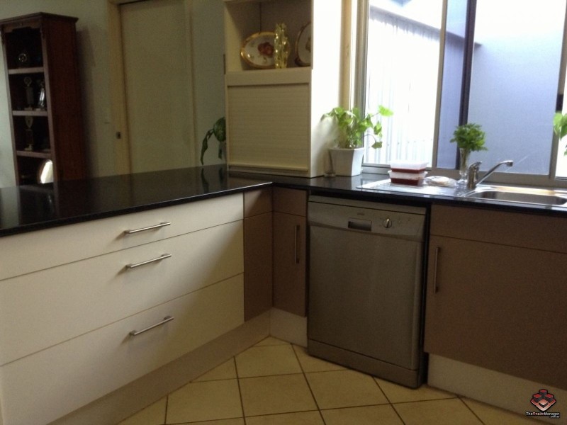 2 Grand Parade, Parrearra QLD 4575