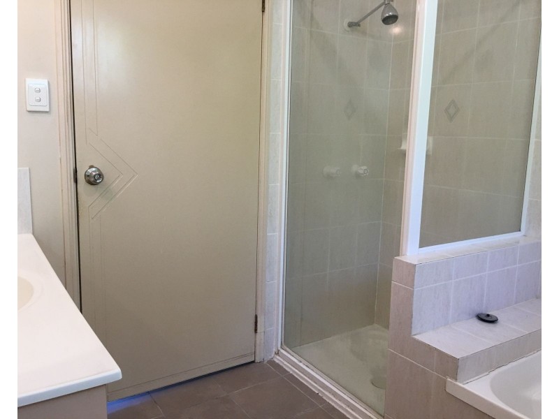 126 Klumpp Road, Upper Mount Gravatt QLD 4122