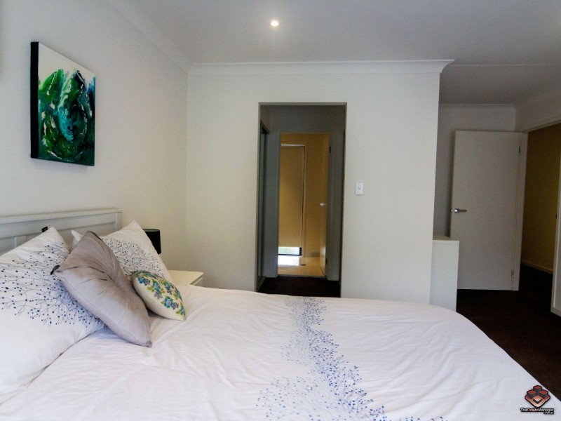 14 Norris Street, Pacific Pines QLD 4211