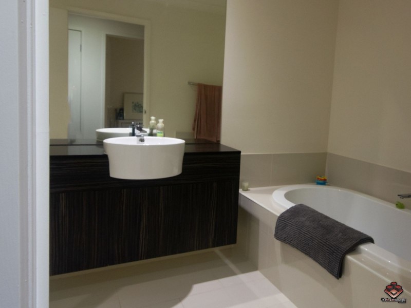 14 Norris Street, Pacific Pines QLD 4211