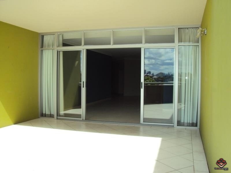 8 Ridge Street, Greenslopes QLD 4120