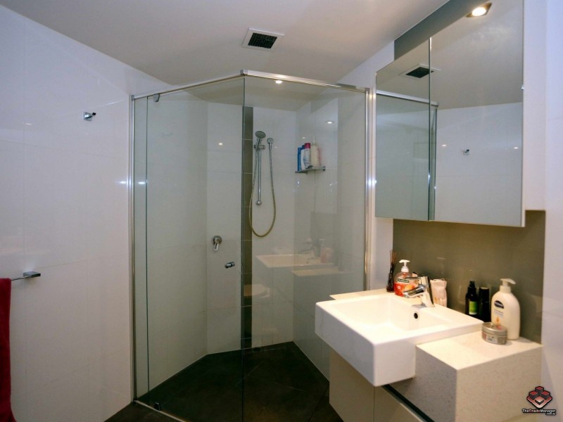 A11/20-28 Bayview Street, Runaway Bay QLD 4216