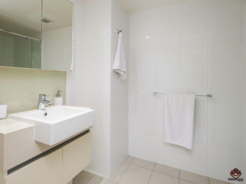 A11/20-28 Bayview Street, Runaway Bay QLD 4216