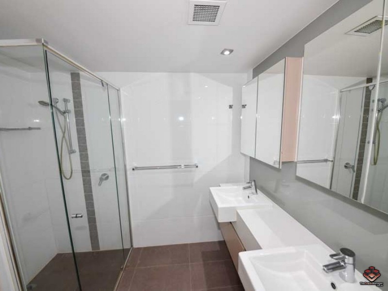 A11/20-28 Bayview Street, Runaway Bay QLD 4216