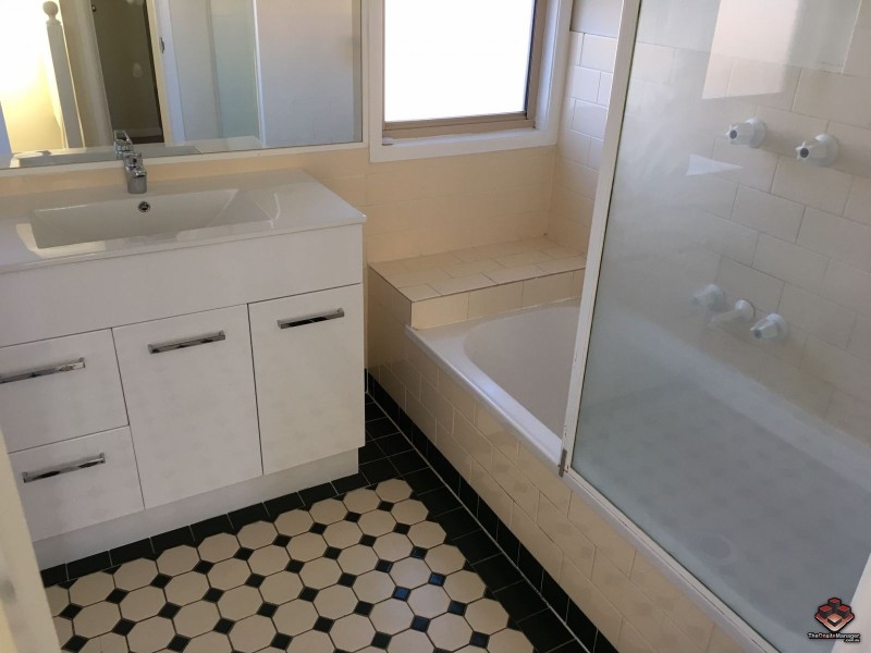 75 Brown Street, Labrador QLD 4215