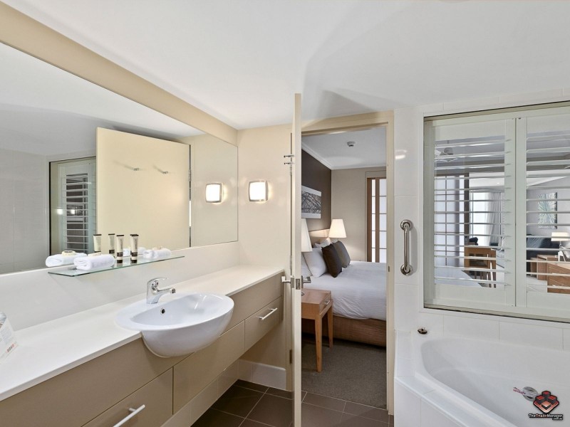 215/569 Charlton Esplanade, Urangan QLD 4655