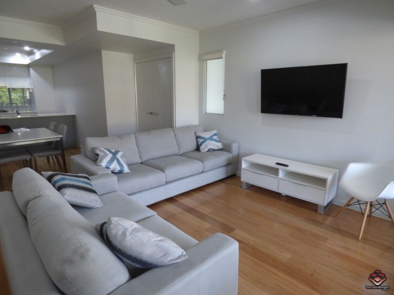 2 Laurence Street, St Lucia QLD 4067