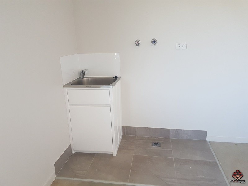 2/9 Eli Court, Kawungan QLD 4655