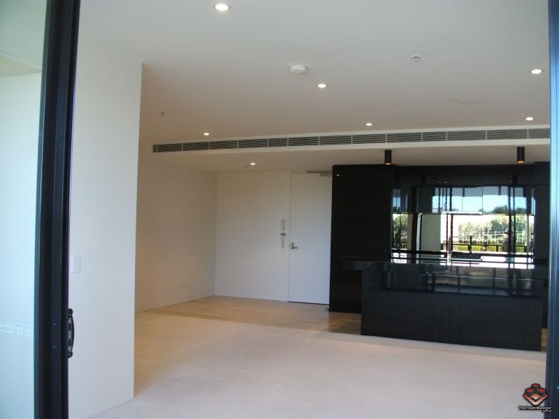 1 Marina Drive, Benowa QLD 4217