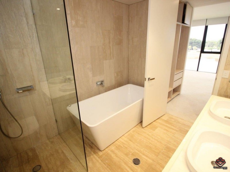 1 Marina Drive, Benowa QLD 4217