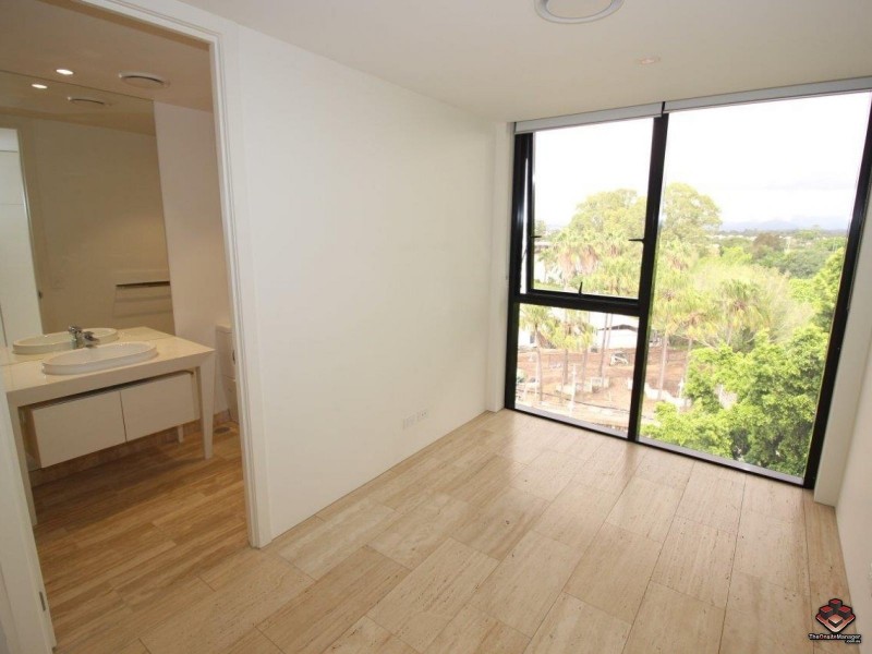 1 Marina Drive, Benowa QLD 4217