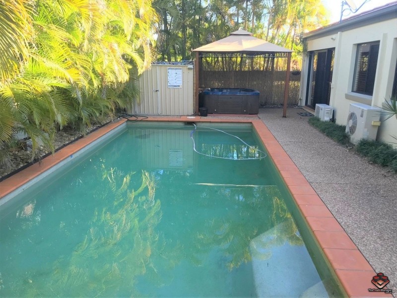 555 Oyster Cove Promenade, Helensvale QLD 4212