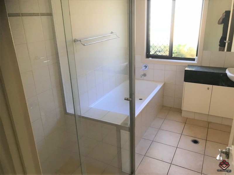 555 Oyster Cove Promenade, Helensvale QLD 4212