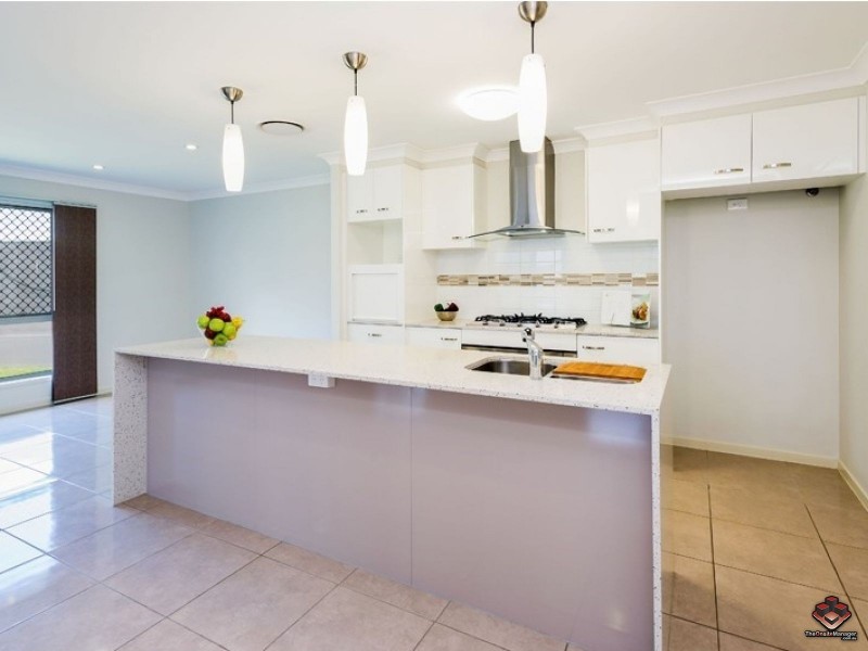 4 Stillwater Court, Hope Island QLD 4212
