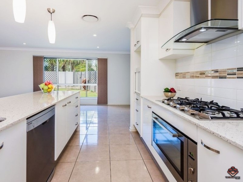 4 Stillwater Court, Hope Island QLD 4212