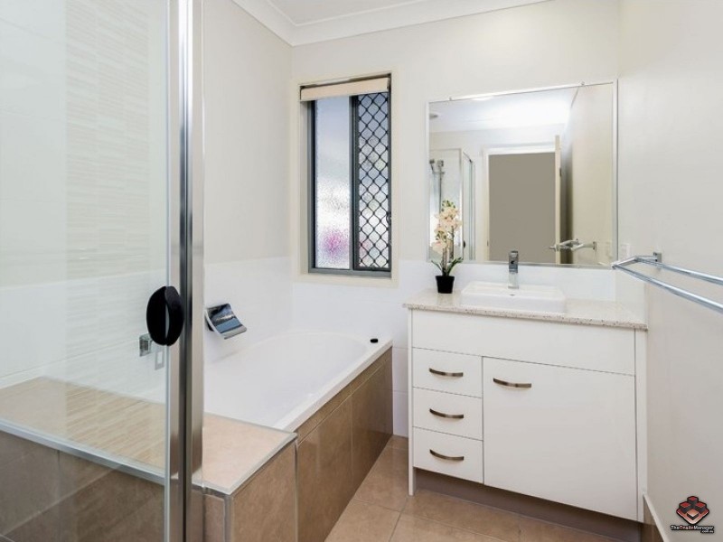 4 Stillwater Court, Hope Island QLD 4212