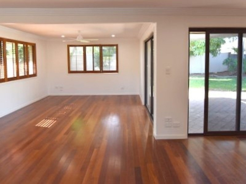 15 Mackay Close, Sorrento QLD 4217