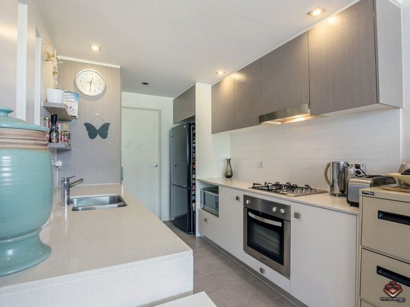 3027 The Boulevard, Carrara QLD 4211