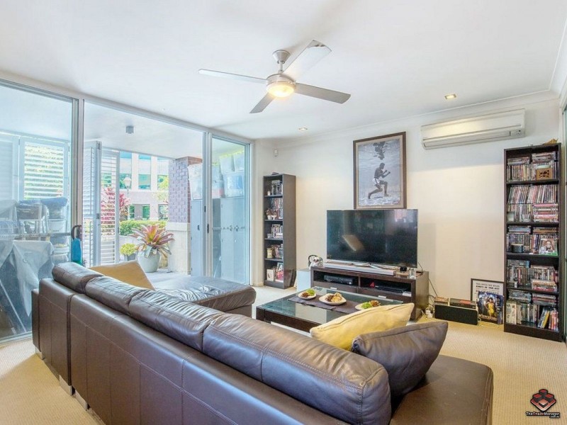 3027 The Boulevard, Carrara QLD 4211